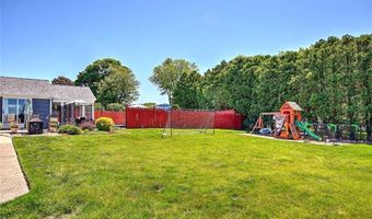 62 Meadowcrest Dr, Cumberland, RI 02864