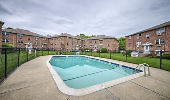 3 Colonial Village Dr 10, Arlington, MA 02476