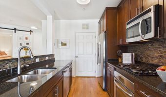 2101 N MONROE St #403, Arlington, VA 22207