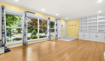 5013 AMERICANA Dr, Annandale, VA 22003