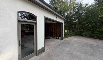 5912 5 Mile Pt Rd, Allouez, MI 49805