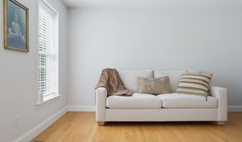 4 Hampshire Hills Dr, Bow, NH 03304