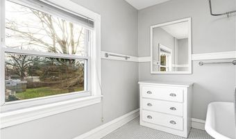 9 Linden Ave, East Providence, RI 02916