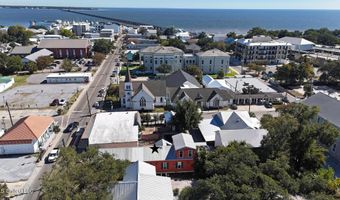 206 Main St, Bay St. Louis, MS 39520