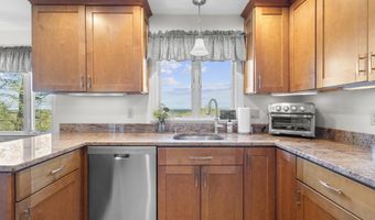 58 Lantern View Dr, Branford, CT 06405