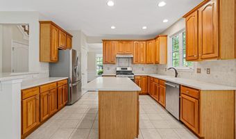 21565 CENTER POINT Cir, Ashburn, VA 20147