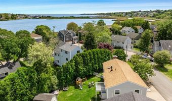 60 Brooklyn Rd, Narragansett, RI 02882
