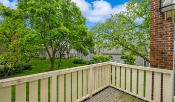 1949 N Charter Point Dr, Arlington Heights, IL 60004