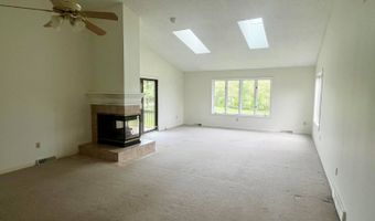 167 Country Club Ln, Amsterdam, NY 12070