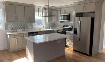 88 Reed St, Warwick, RI 02886