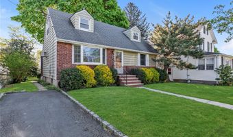 65 Grant Ave, Albertson, NY 11507
