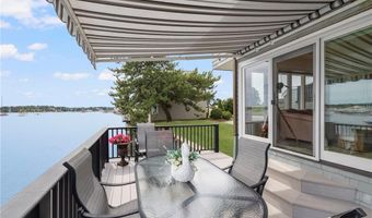 5 Defenders Row, Newport, RI 02840