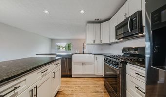 5135 Fairlane Rd, Columbus, OH 43207