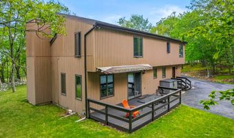 146 Algonquin Trl, Albrightsville, PA 18210