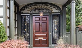 4 Hunter Ave, Newport, RI 02840