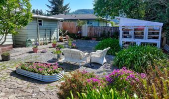 311 MAPLE St, Brookings, OR 97415