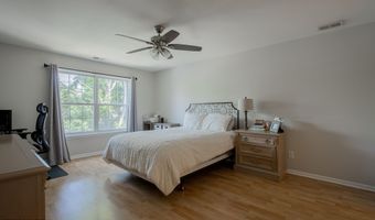 414 Wedgewood Cir 25, Belford, NJ 07718