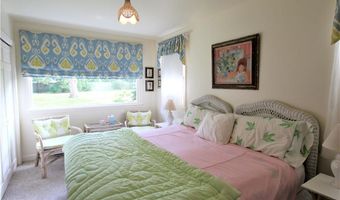 18 Ledge Rd, Newport, RI 02840