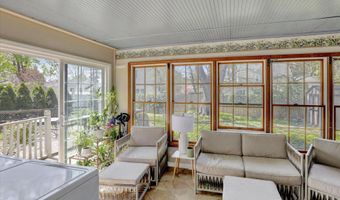 126 9th St, Belford, NJ 07718