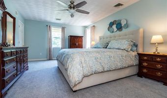 33 Oak Hill Dr, Johnston, RI 02919