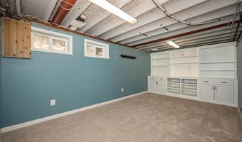 2370 Hidden Meadow Ln, Ballwin, MO 63021