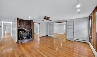 52 Clubhouse Dr, Bourne, MA 02532