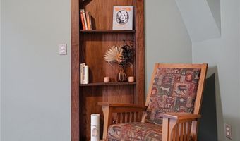 1115 7th St, Baldwin City, KS 66006