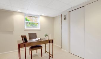 5028 25TH St N, Arlington, VA 22207