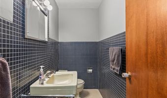 25 Logan Rd, Alton, IL 62002