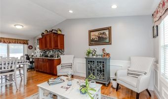10 Pembroke Dr, Johnston, RI 02919