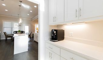5910 SW Dryden Rd, Bentonville, AR 72713
