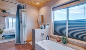 2 Mesa Sea Rd, Arroyo Hondo, NM 87513