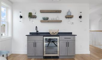 104 Second St, Newport, RI 02840