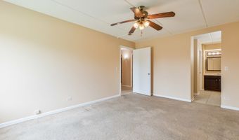 300 W FULLERTON Ave 102, Addison, IL 60101