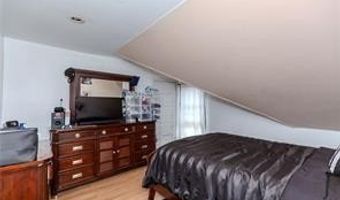 825 Douglas Ave, Providence, RI 02908