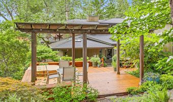 611 Forest St, Ashland, OR 97520