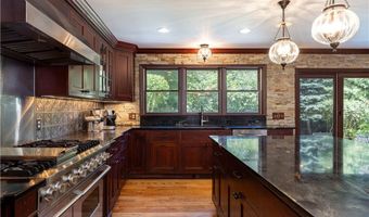 258 Woodridge Dr, North Kingstown, RI 02874