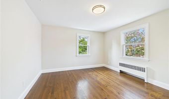 28 Eden Crest Dr, Cranston, RI 02920