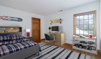 9 Howd Ave, Branford, CT 06405