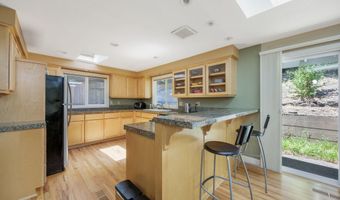 1037 Pinecrest Ter, Ashland, OR 97520