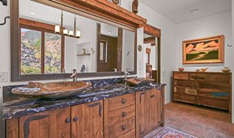 34 Rincon Canada, Abiquiu, NM 87510