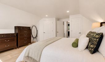 40 Icemeadow Ln, Aberdeen, NJ 07747