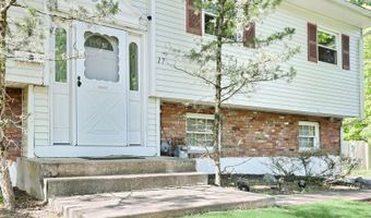17 Twin Lakes Dr, Airmont, NY 10952