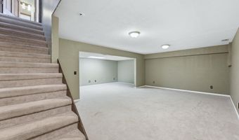 302 Willard Dr, Auburn, IN 46706