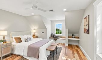 40 Congregational St, Bristol, RI 02809