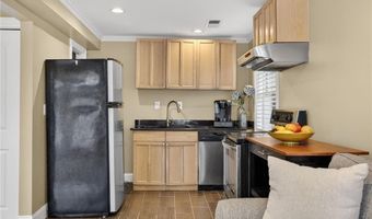 1040 Lindridge Dr NE, Atlanta, GA 30324