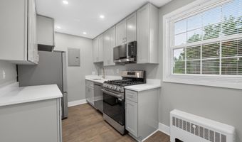 2026 N VERMONT St 301, Arlington, VA 22207