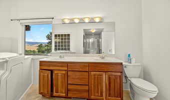 738 Fairway Ct, Ashland, OR 97520