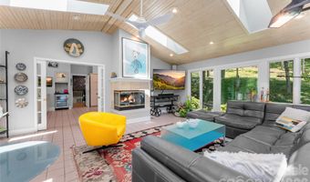 200 Robinhood Rd, Asheville, NC 28804