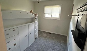 784 Robinhood Dr, Aurora, OH 44202